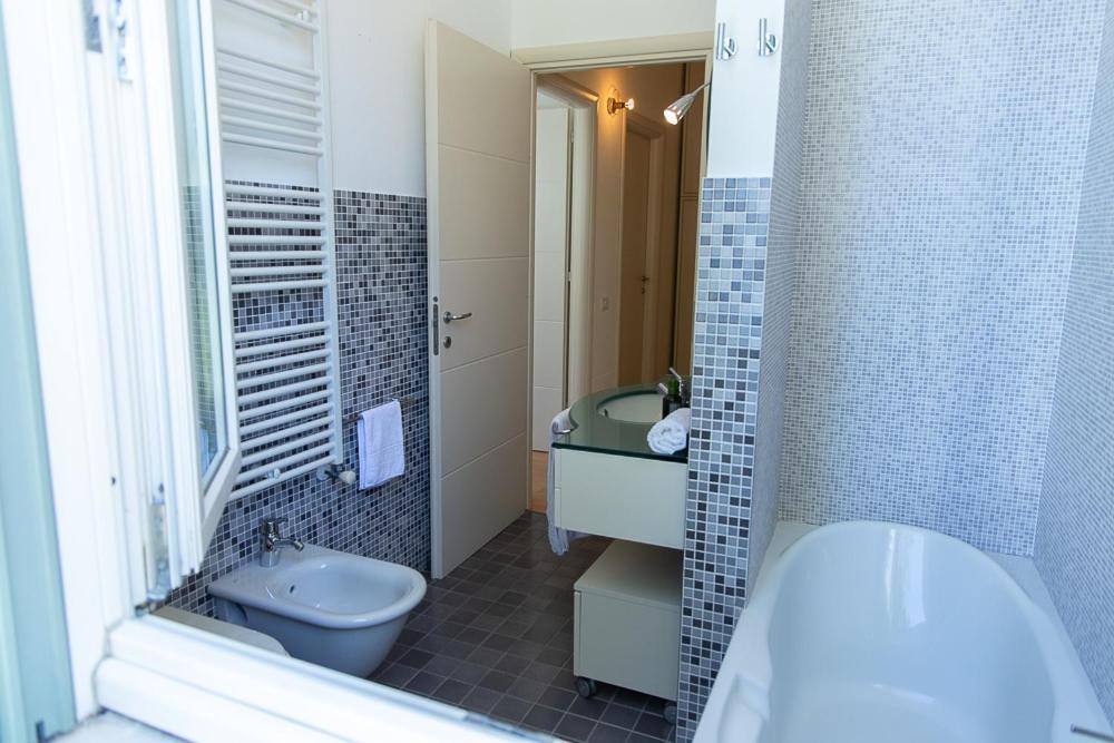 Zara D'Amare A Pesaro 10 Metri Dalla Spiaggia By Yohome Exterior photo
