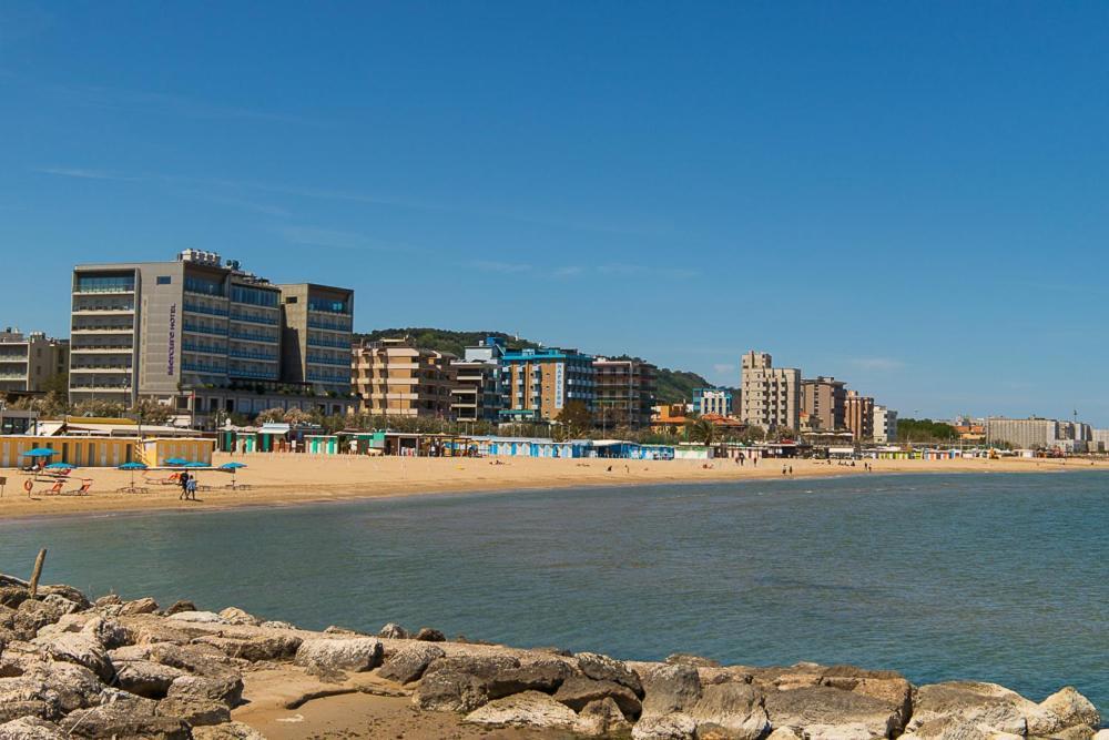 Zara D'Amare A Pesaro 10 Metri Dalla Spiaggia By Yohome Exterior photo